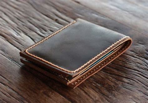 The Handmade Minimalist Bifold Leather Wallet | Gadgetsin