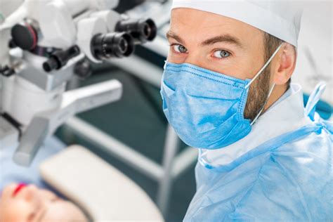 3 Ways to Find the Best LASIK Surgeon | Dr. John Goosey