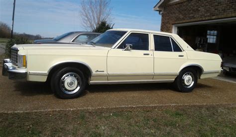 24,400 Miles: 1977 Ford Granada Ghia | Barn Finds