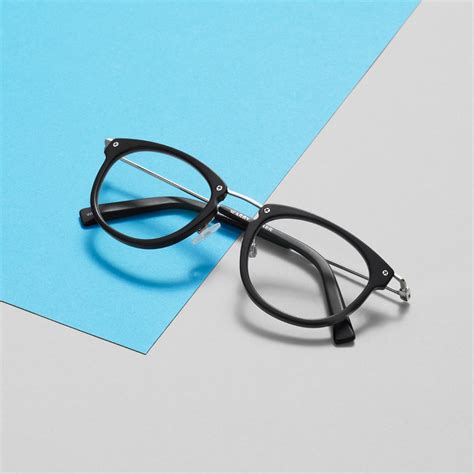 How Long Does It Take To Adjust to New Glasses? | Warby Parker