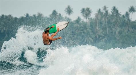 SIX THE BEST WORLD-CLASS CHALLENGING SURFING SPOTS IN INDONESIA