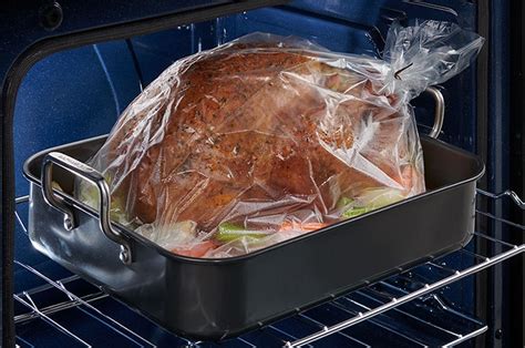 How to Cook a Turkey in an Oven Bag | Reynolds Brands