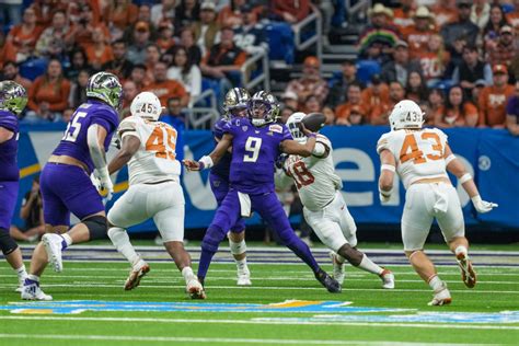 Washington QB Michael Penix Jr. defeated the middle of Texas’ defense