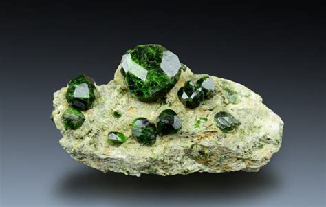 13 Green Rocks and Minerals - The Green Hues of Rockhounding in Jaw-Dropping Pictures! - Rock Seeker