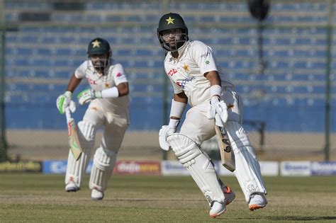 Imam-ul-Haq and Babar Azam run between the wickets | ESPNcricinfo.com