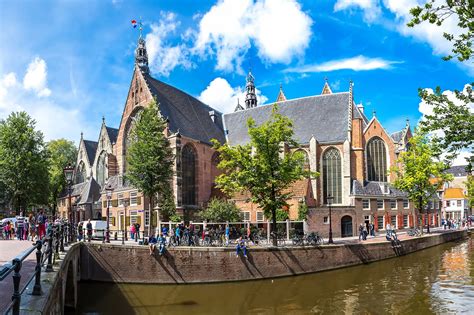 Oude Kerk in Amsterdam - A 13th-Century Cathedral in De Wallen - Go Guides