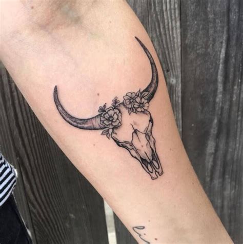 Pin by baydalakovaynaa on B O D Y M O D S | Cow skull tattoos, Bull ...