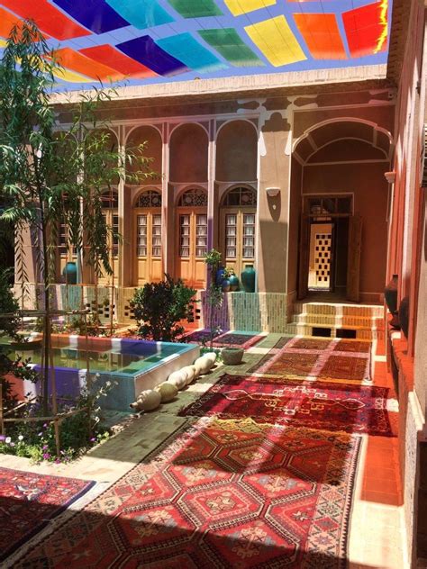 A traditional style of Iranian house | Architettura islamica, Luoghi ...