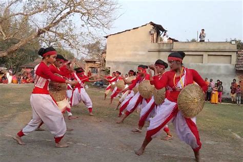 Folk Dances of West Bengal - Immaculate Expressions of Bengali Culture