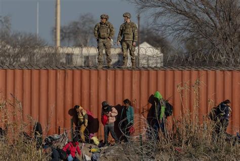 Texas, feds locked in tense border standoff in Eagle Pass | The Texas ...