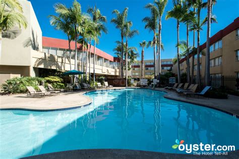 Ventura Beach Marriott - The Pool at the Ventura Beach Marriott | Oyster.com Hotel Photos