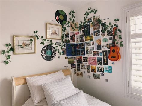 Bedroom Wall Collage | Record room decor, Wall decor bedroom, Record room