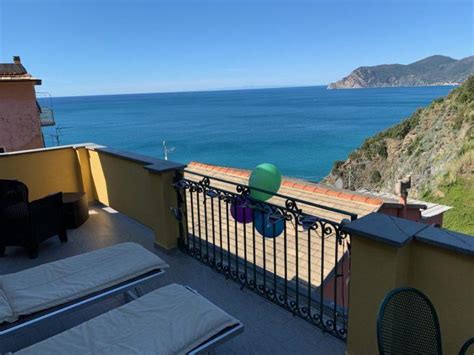 The 19 BEST Cinque Terre Hotels with Sea View [2024 update]