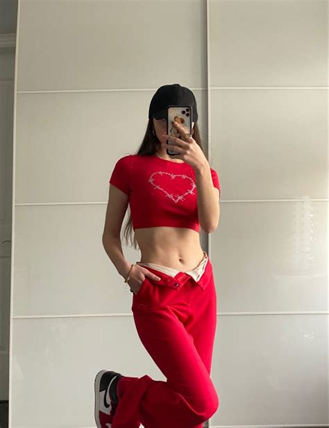 Y2k ootd | Red crop top outfit, Crop top outfits, Y2k fashion outfit