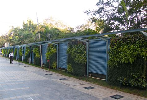 ELT Green wall at Global Hospital,Mumbai, India | Green facade ...