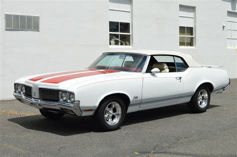 1970 Oldsmobile Cutlass Supreme | Mutual Enterprises Inc