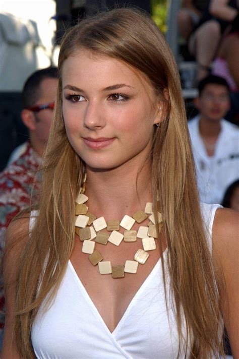 Emily VanCamp Canadian Actress | Emily Irene VanCamp Biography Hollywood Actress | Note Magazines