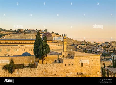 Aerial view of temple mount and wailing walls at old jersualem city Stock Photo - Alamy