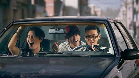 [REVIEW] Seoul Vibe: The Movie Starring Yoo Ah-in is A Hilarious and Crazy Retro Ride | RojakDaily