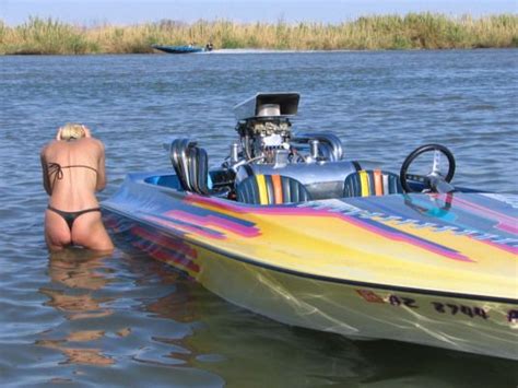 Pin by Andy Azevedo on boat paint jobs in 2020 (With images) | Boat girl, Speed boats, Drag boat ...