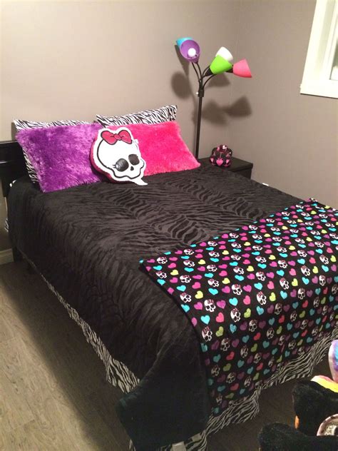 Pin by Candy’s Younique on Monster high bedroom | Monster high bedroom, Monster high room ...