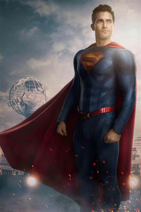 Superman & Lois reveals first photo of Tyler Hoechlin's new suit