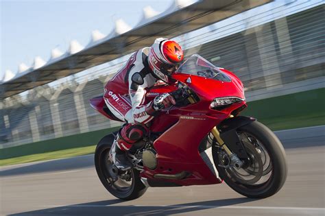 Ducati 1299 Panigale hits dealerships this week - Littlegate Publishing