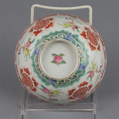 Lot - A Chinese porcelain bowl, 5 in. (12.5 cm) d.