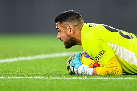 Manchester United linked with shock move to re-sign Sergio Romero