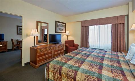 Country Inn & Suites Williamsburg East - Gatlinburg Vacation Packages