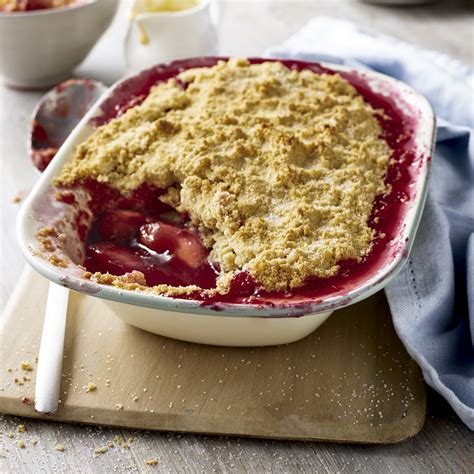 Mary Berry’s Delicious Plum Crumble - Lakeland Inspiration | Lakeland Inspiration