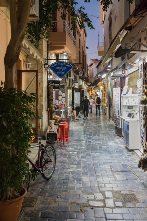 Nightlife in Rethymnon: Top Things to Do at Night