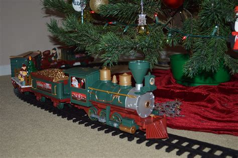 train under the tree,love it!! | Christmas tree train, Christmas tree ...