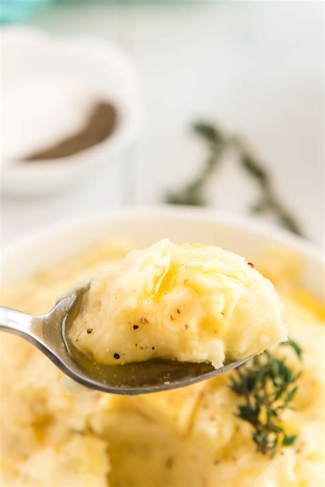 Best Mashed Potatoes Recipe with Garlic and Thyme | Sugar and Soul