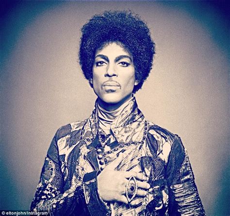 Elton John pays a heartfelt tribute to late legend Prince during Las ...