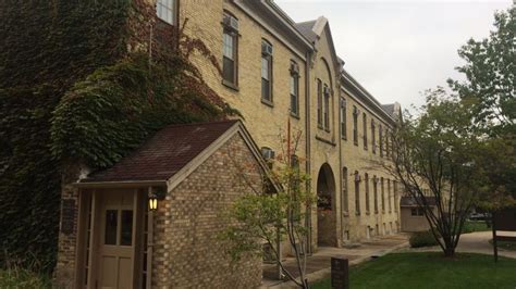 University of Notre Dame changes on-campus living requirements | WSBT