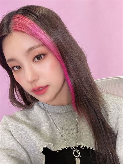 ITZY on Twitter | Itzy, Kpop girls, Girl