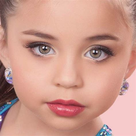 Easy Dance Recital Makeup in Minutes | Recital makeup, Dance competition makeup, Dance makeup