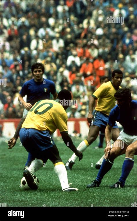 World Cup final 1970 Brazil 4 Italy 1 football Pele no 10 Stock Photo ...