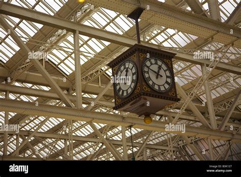 Large clock in Central Railway station Glasgow Scotland Stock Photo - Alamy