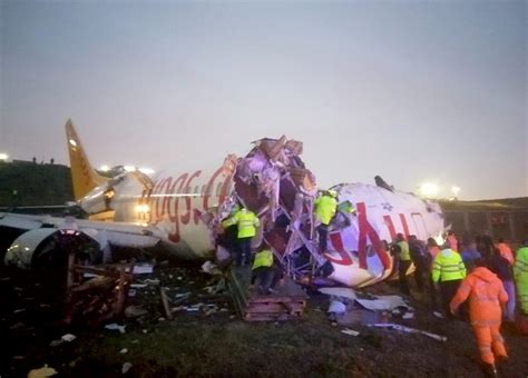 Vliegtuig ongeluk - Boeing 737 breekt in 3 stukken - 120 gewonden ...