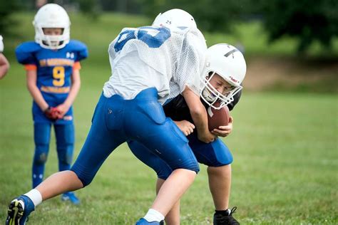 Researchers release youth football helmet safety ratings - The Boston Globe