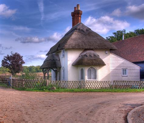 Gate House | This little cottage stands on the lane leading … | Flickr