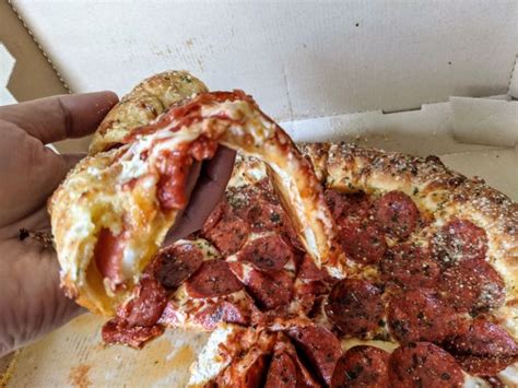 Review: Little Caesars - Pepperoni & Cheese Stuffed Crust Pizza