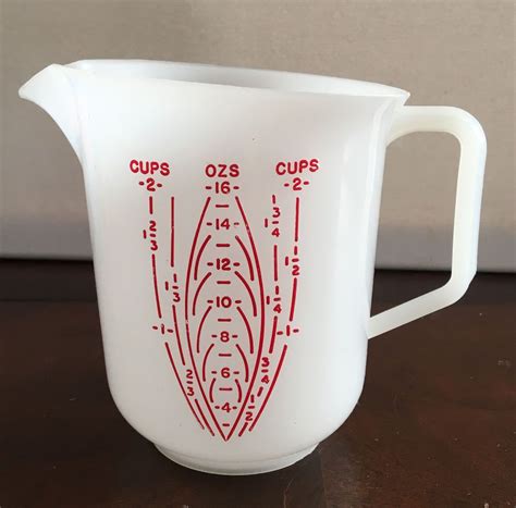 Tupperware 134-4 Vintage 2 Cup 16 oz. Sheer w/ Red Lettering Measuring ...