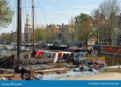 Houseboats in Amsterdam editorial photography. Image of bridge - 24255042