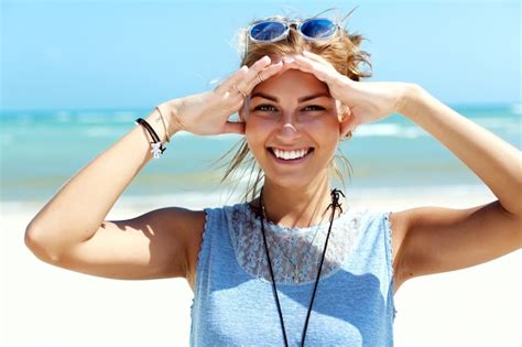 Close-up of tanned woman laughing on the beach Photo | Free Download