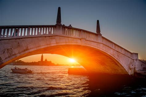 Venice skyline at sunset 6714037 Stock Photo at Vecteezy