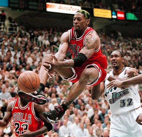 Rodman pounce - Chicago Tribune | Dennis rodman, Basketball photos, Nba ...