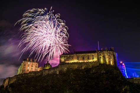 Edinburgh Castle Fireworks Images – Browse 173 Stock Photos, Vectors ...